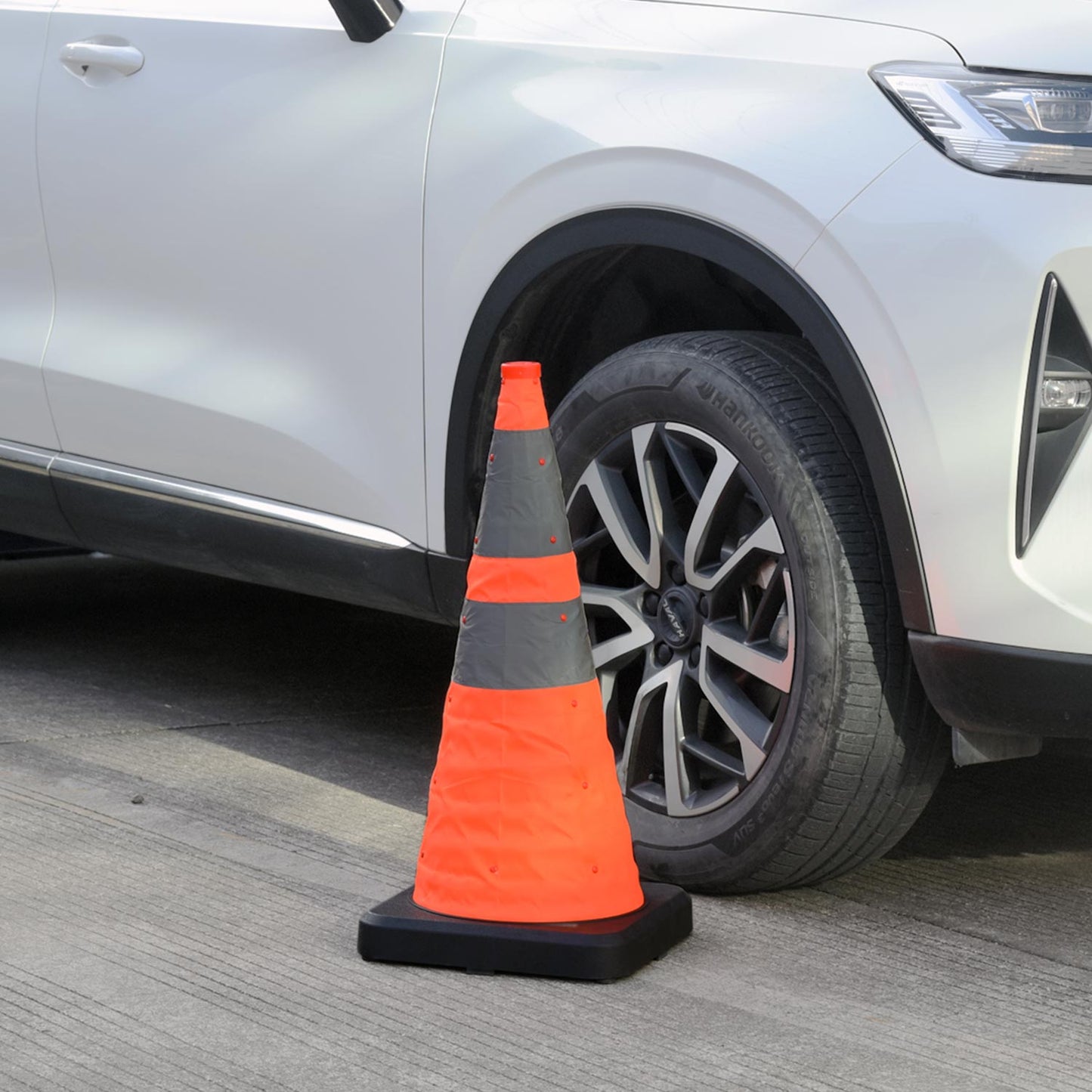 28" Black Base Collapsible Cone